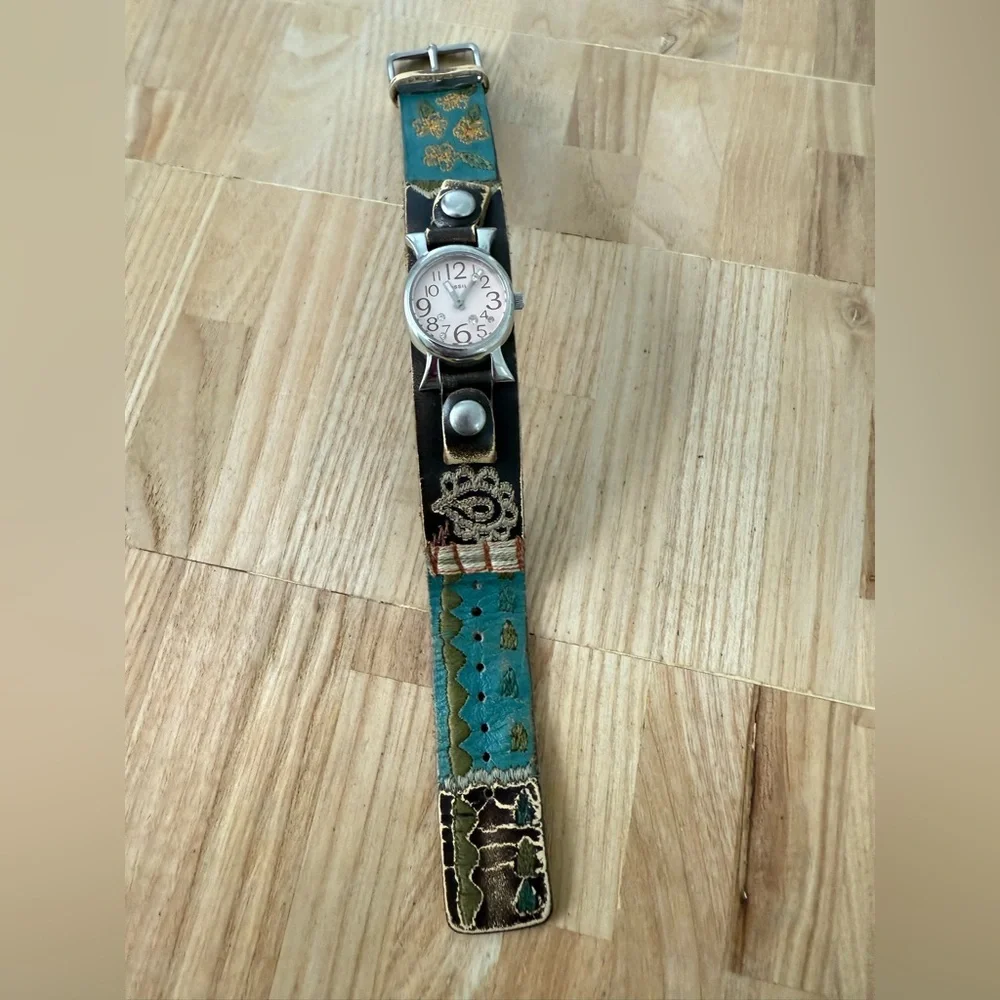 Vintage Fossil ladies wide distressed leather strap NEW BATTERY